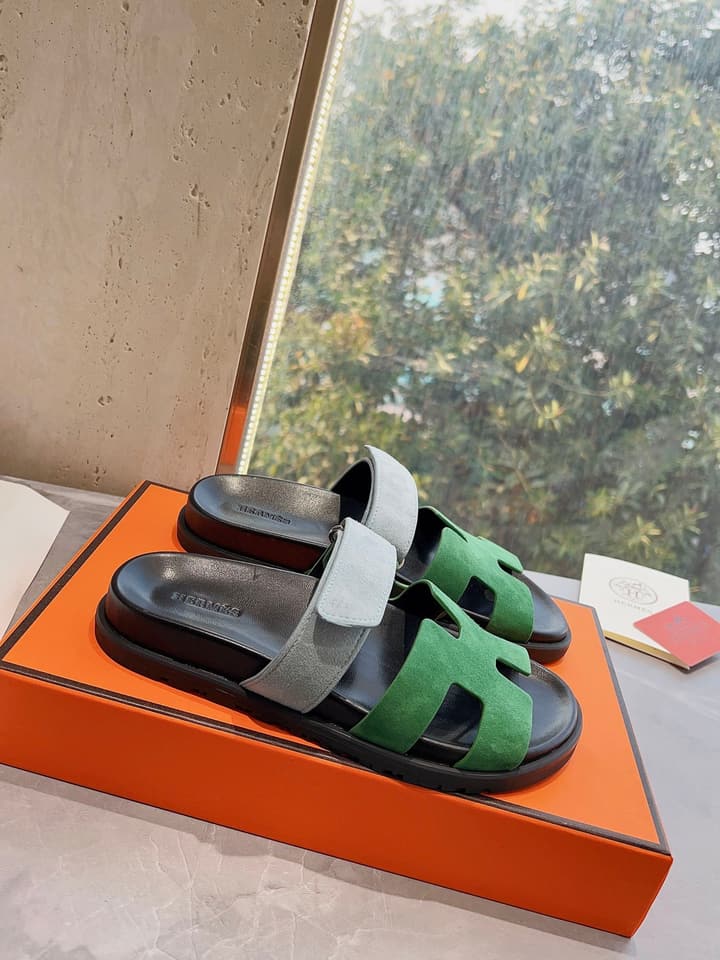 Hermès Pig Nose Thong Sandals – 2024 Spring/Summer Collection in Black