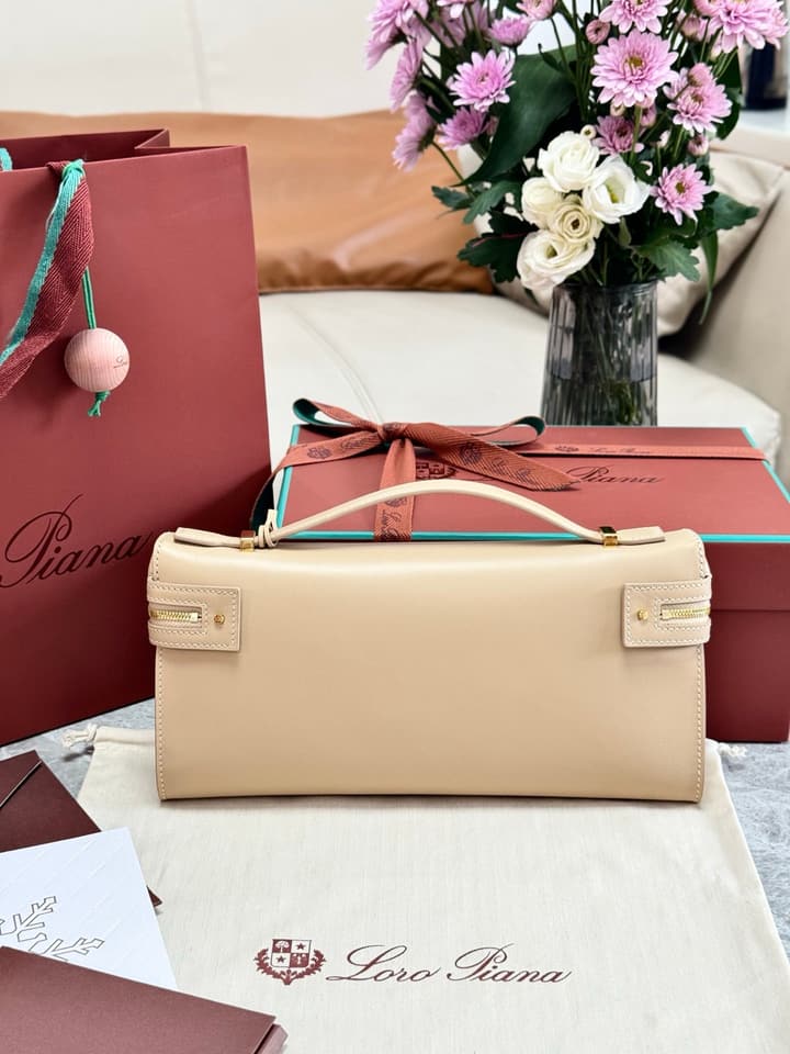 Loro Piana Extra Clutch L29 Handbag in Pale Beige