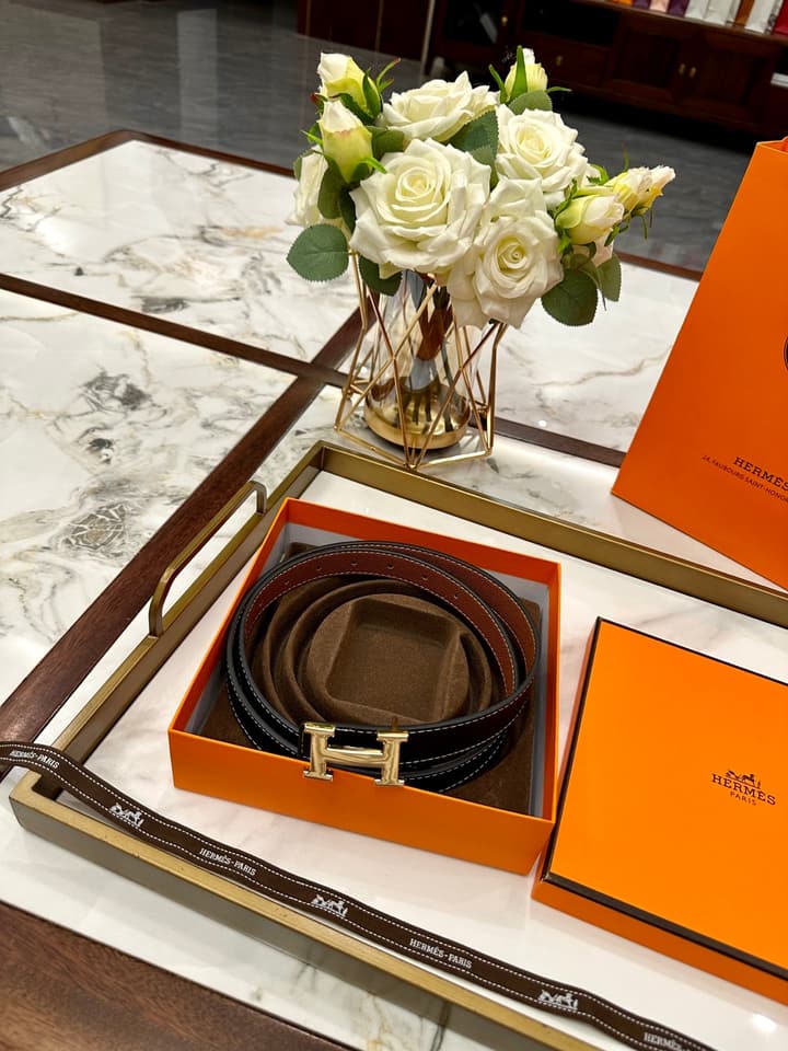 Hermès Classic Leather Belt – 2.5cm in Tan Textured With Polished Gold Buckle