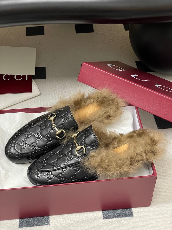 Gucci Princetown Classic Wool Mules – 2025 Fall Latest Edition in Black Croc Embossed Leather