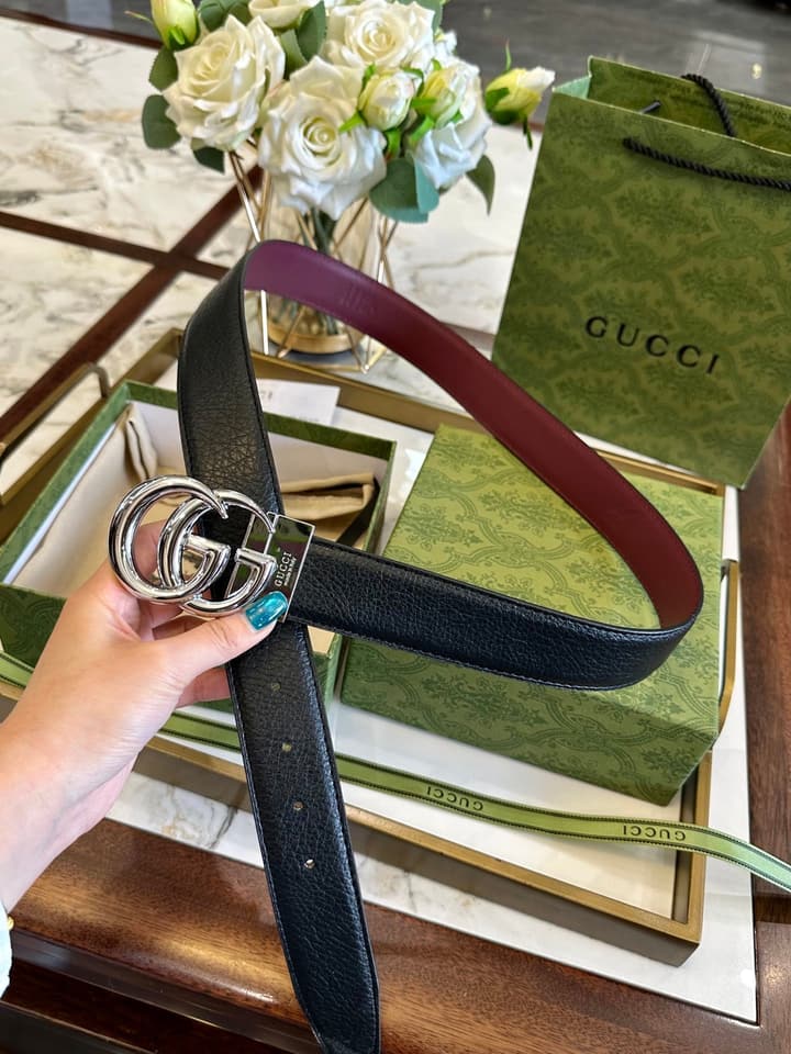 Gucci Leather Belt with Original Brass Buckle in Black Leather With Gold Buckle