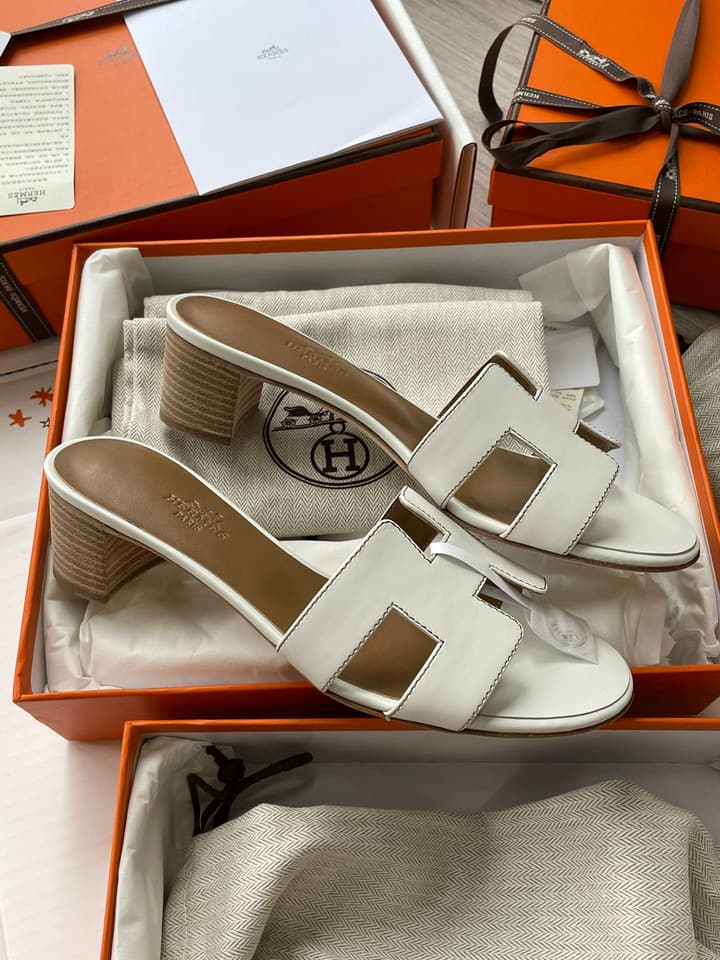 Hermès Classic H Slippers in Cream Leather