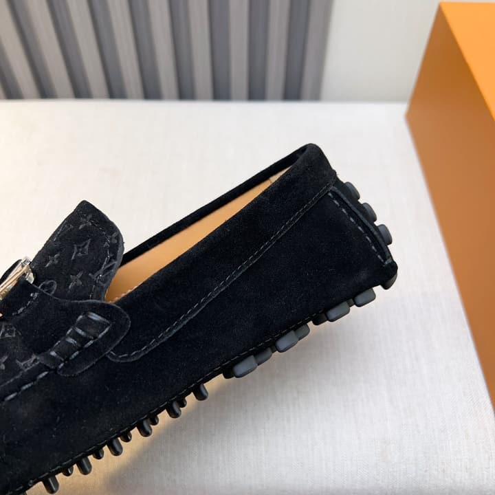 Louis Vuitton Pebbled Leather Driving Shoes in Black Textured Leather