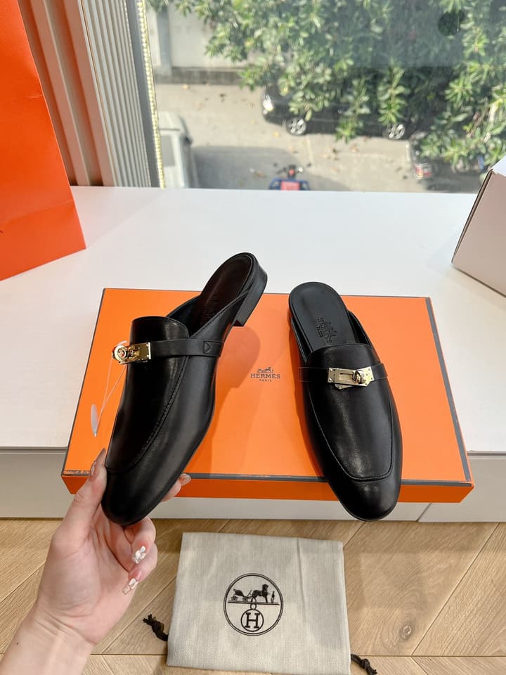 Hermès Calfskin Mules – 25SS/FW Collection in Black Embossed Leather With Silver Hardware