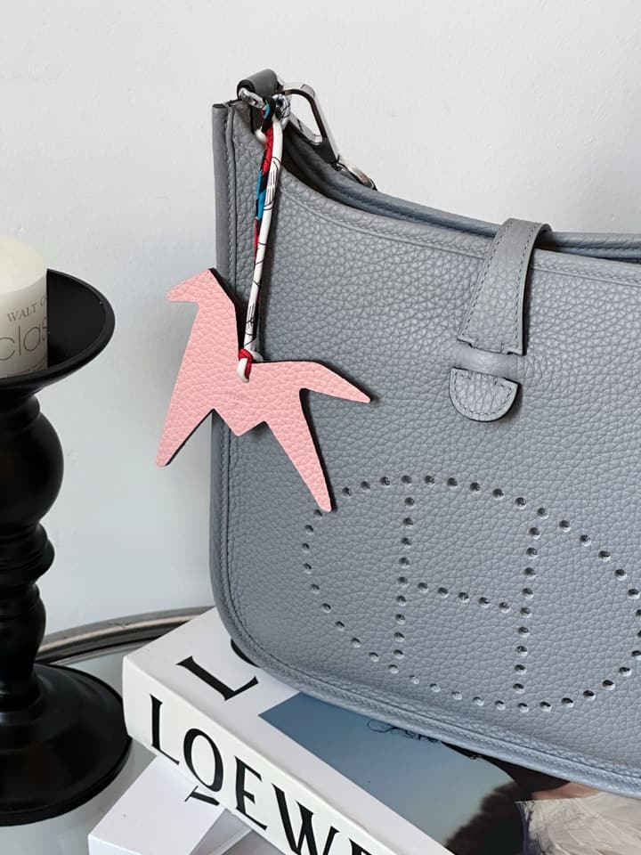 Boutique Selection Soft Leather Shoulder Bag – Puppet Gray