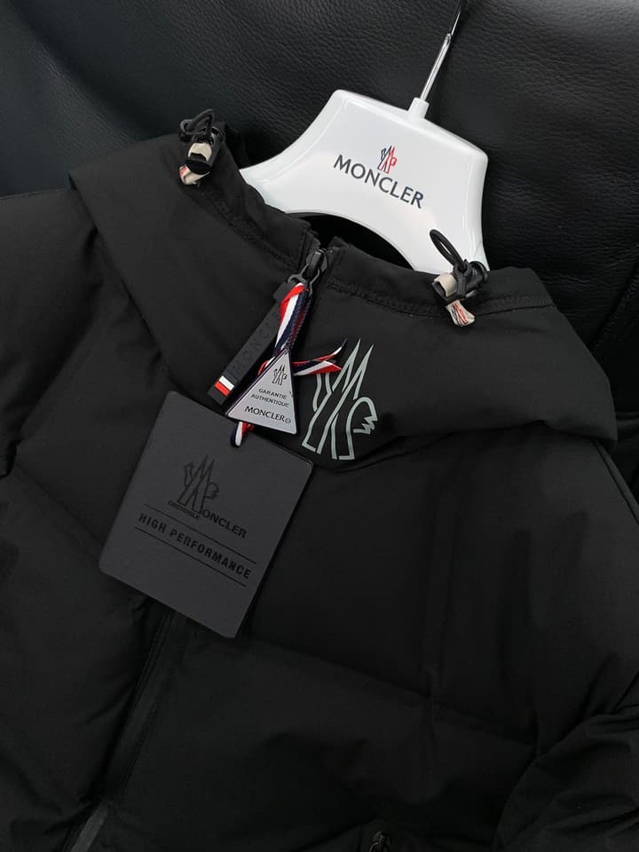 Moncler Casual Hooded Down Jacket – 2025FW in Sage Green