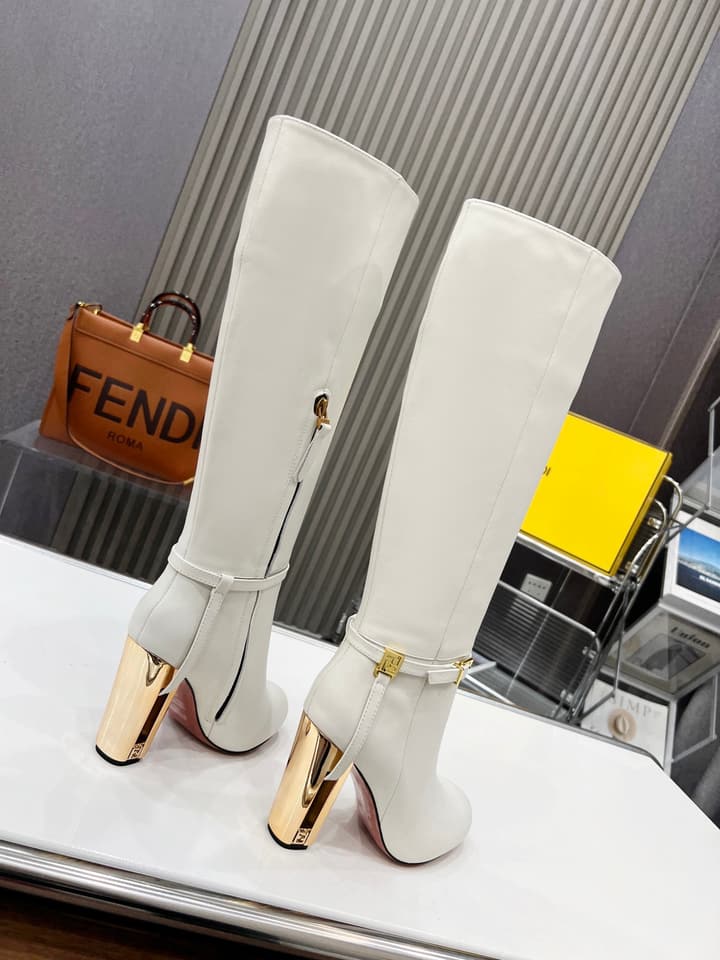 Fendi Delfina Runway Round Toe Boots in Black Leather Boots