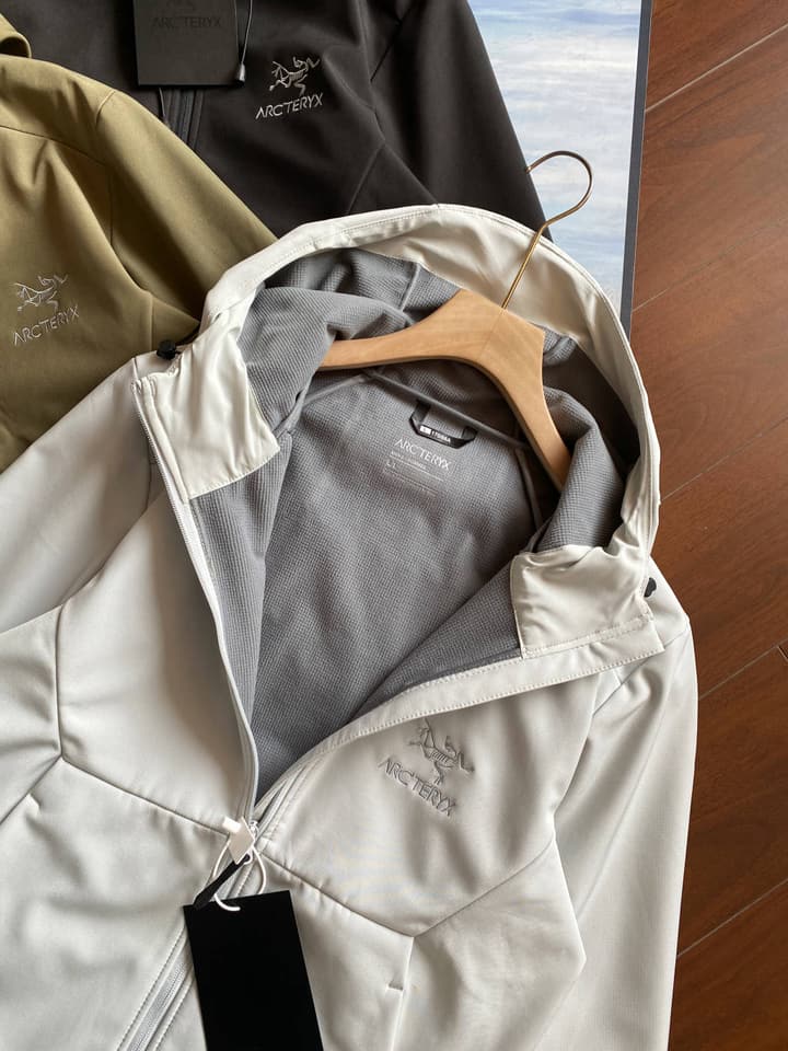 Arc'teryx Isogon Hooded Softshell Jacket in Military Green
