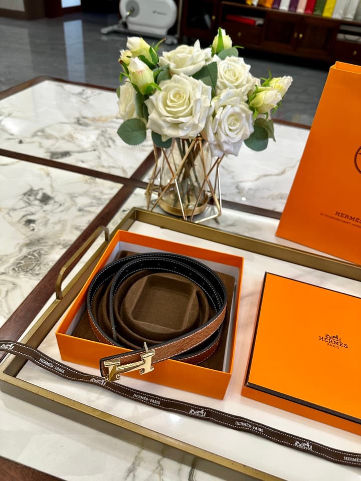 Hermès Classic Leather Belt – 2.5cm in Tan Textured With Polished Gold Buckle