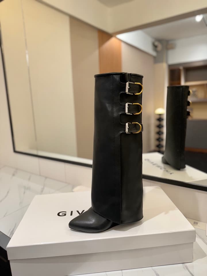 Givenchy Lock Detail Knee-High Boots – 2024 Spring/Summer Collection in Black