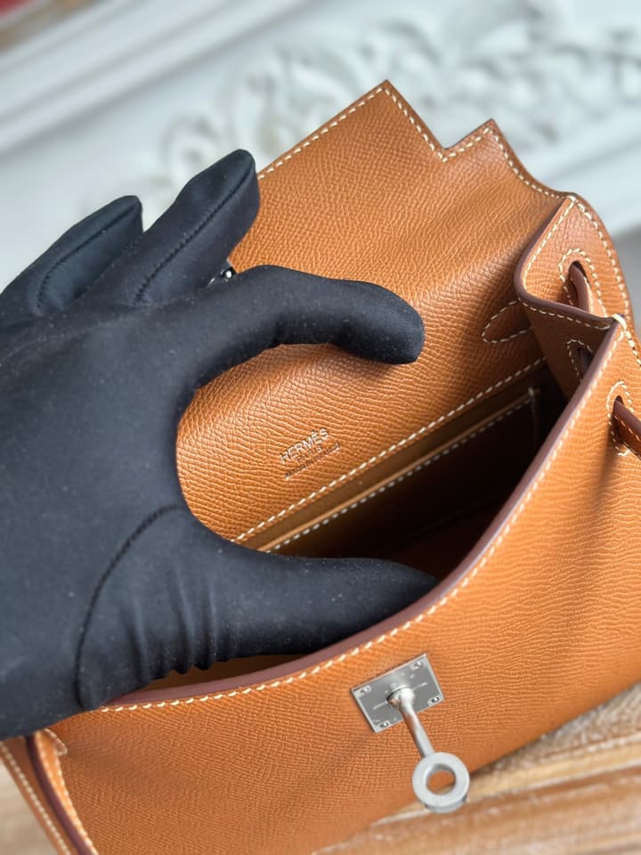 Hermès Kelly Mini Handbag in Black Gold Hardware