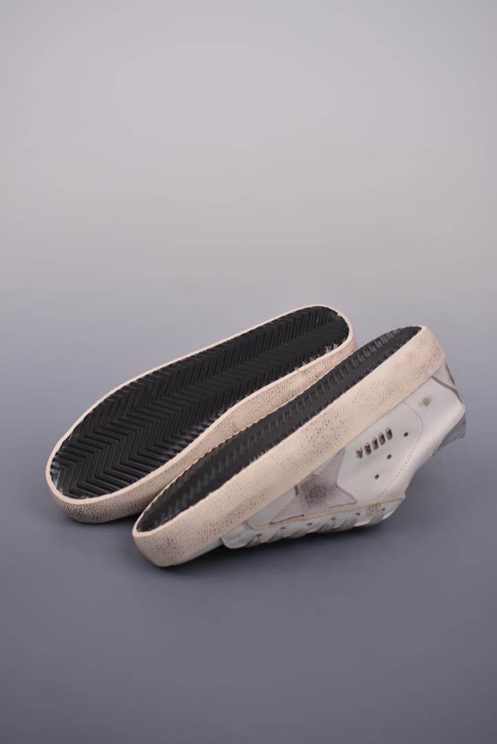 Golden Goose Super Star Distressed Sneakers – 2023 Collection in White With Navy Heel