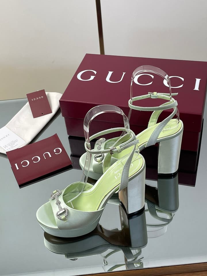 Gucci Platform Rhinestone Horsebit Sandals – Spring/Summer Collection – 2025 in Black Patent