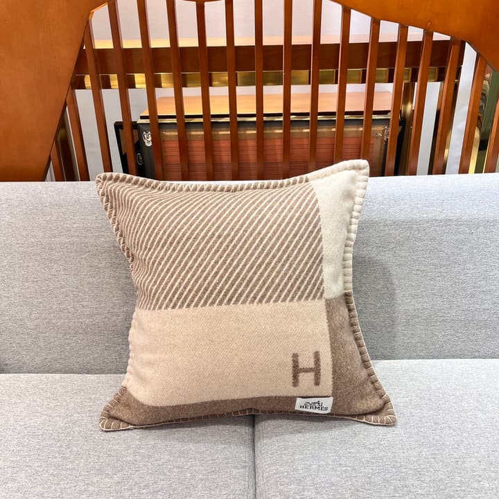 Hermès H Riviera Wool Cashmere Blanket in Beige And Brown Block