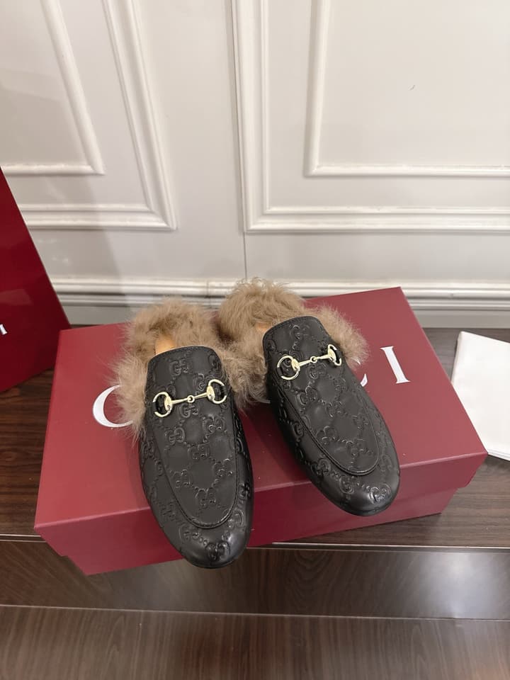 Gucci Tuscan Wool Loafers – Autumn/Winter Must-Have in Beige Gg Monogram With Tan Fur