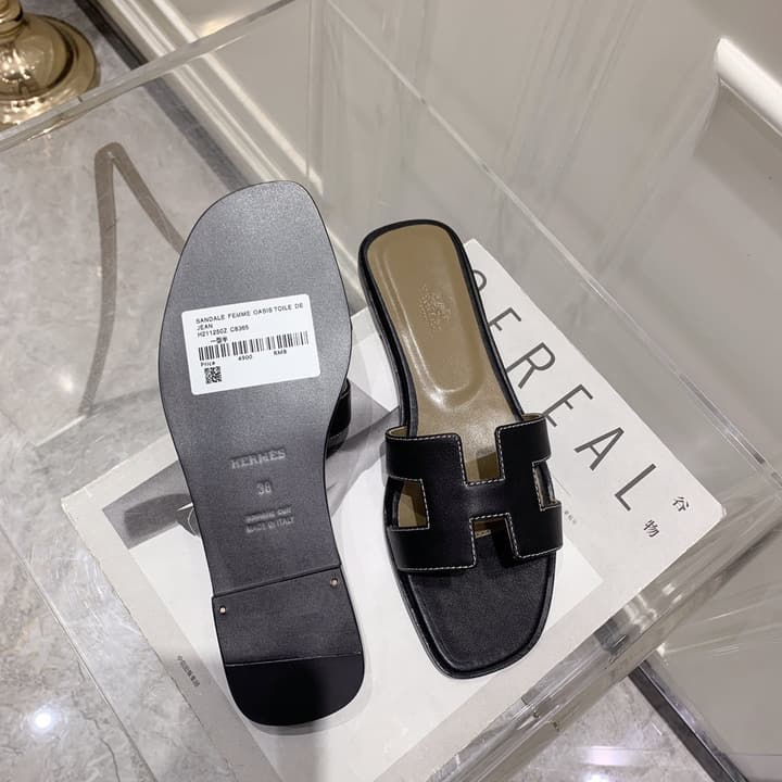 Hermès Oasis H Flat Sandals in Taupe Strap