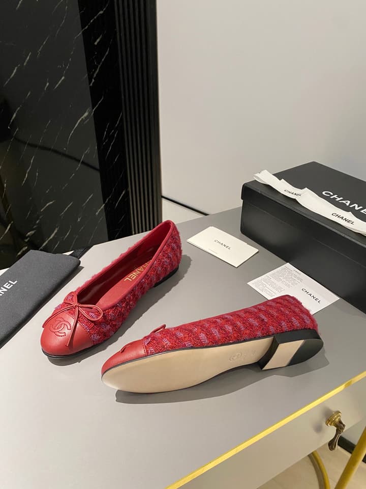 Chanel Classic Ballet Flats in Fuchsia Embossed