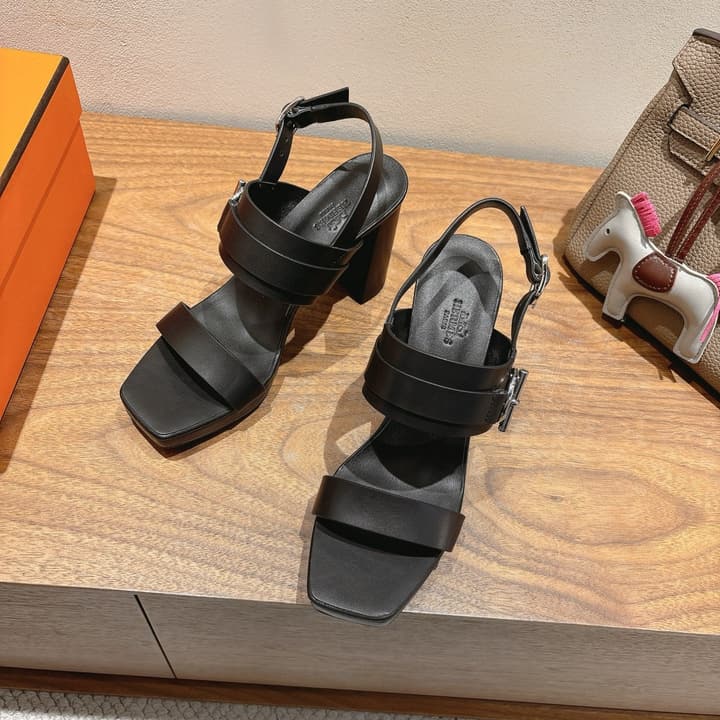 Hermes Color Block Flat Sandals – 2025 New Collection in Black