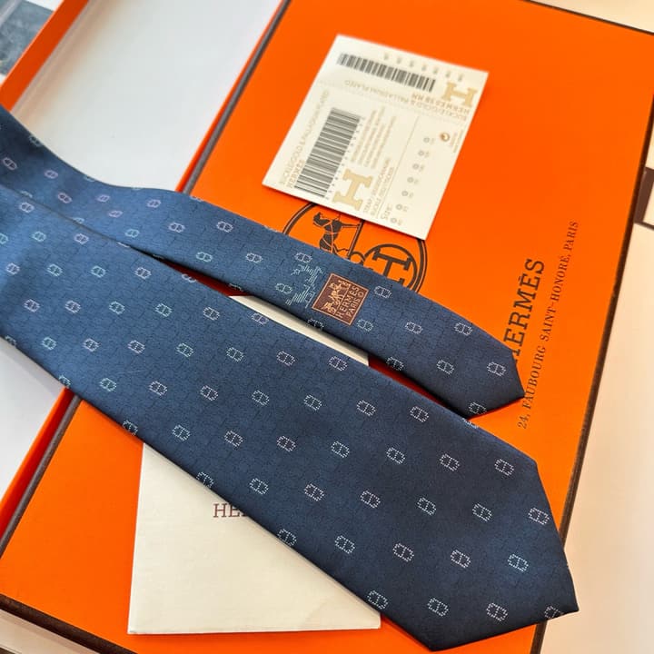 Hermès Men's Winter Anchor Chain Silk Tie – New Collection in Black