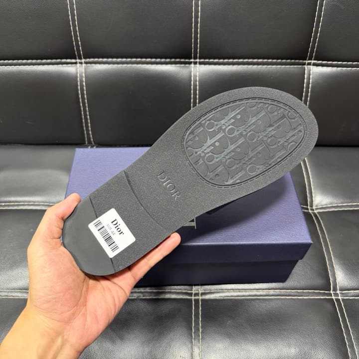 Dior Men's Pebbled Leather and Suede Slides – Spring/Summer Collection 2025 in Black Pebbled Leather Cross Strap