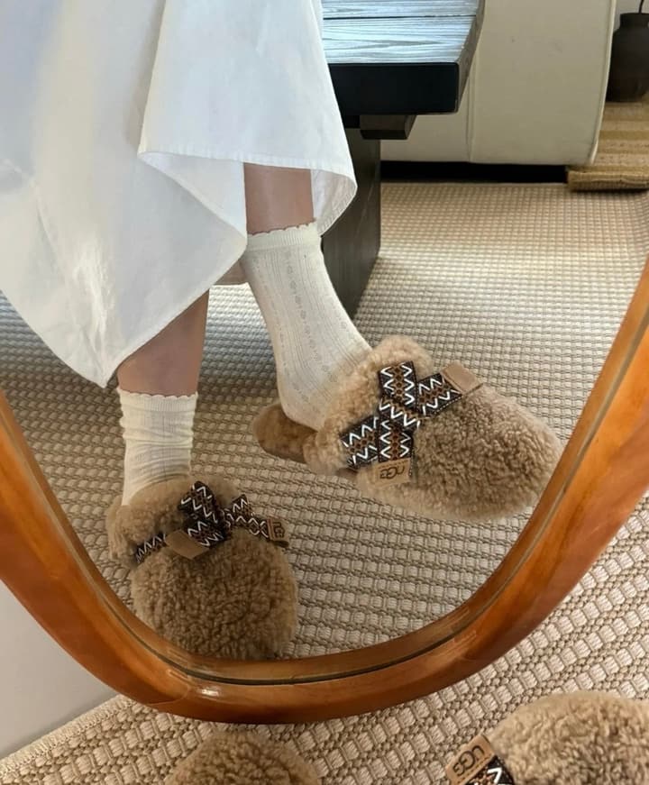 UGG Autumn/Winter Wool Slippers in Creamy White
