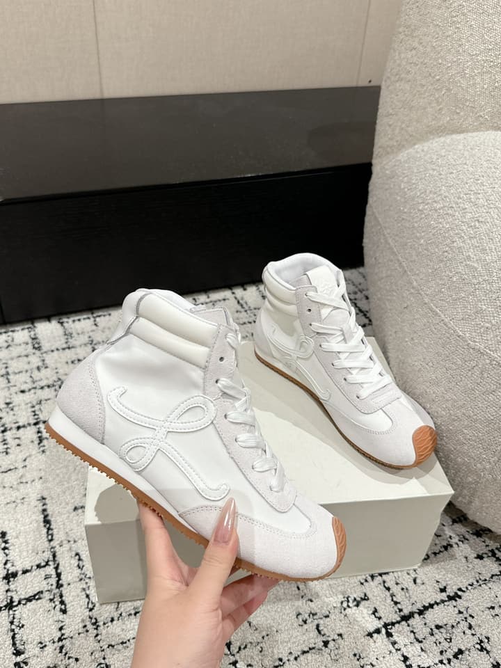 Loewe Flow Runner 2.0 Runway Sneakers – 25SS in All White With Gum Sole