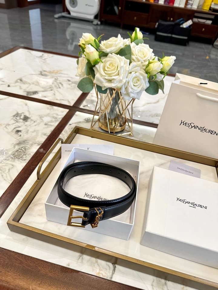 Saint Laurent Classic Leather Belt – 2.5cm in Black Leather With Gold Buckle