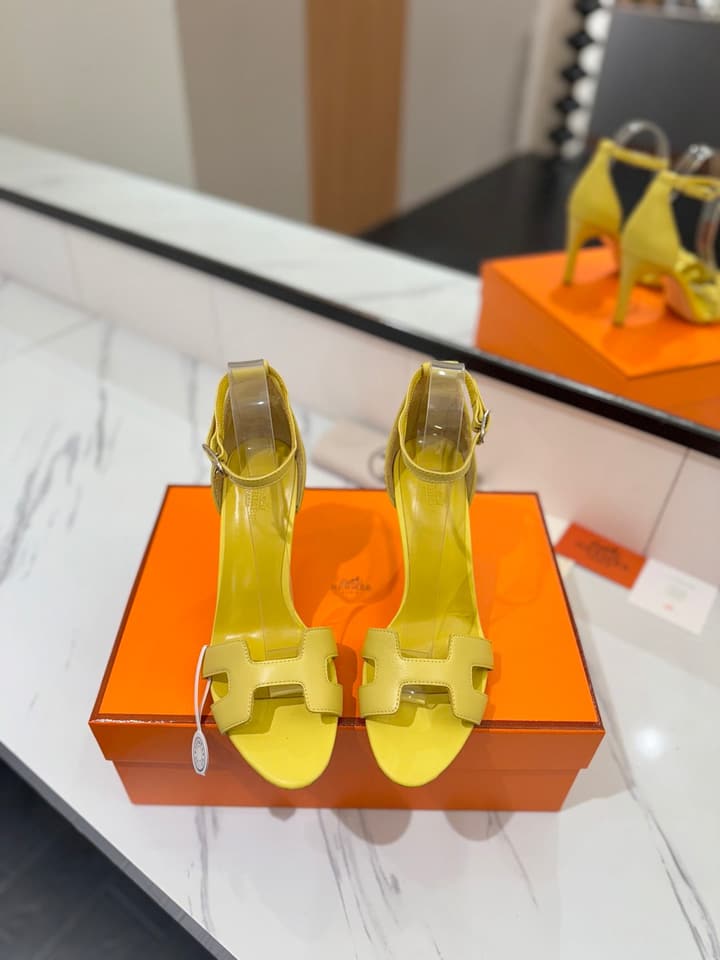 Hermès Classic Smooth Cowhide Pumps – 9cm in Caramel Brown