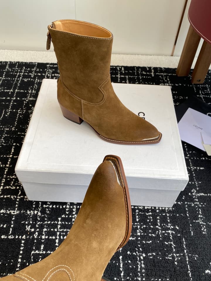 Celine Retro Chunky Chelsea Ankle Boots – 25SS in Classic Brown Suede