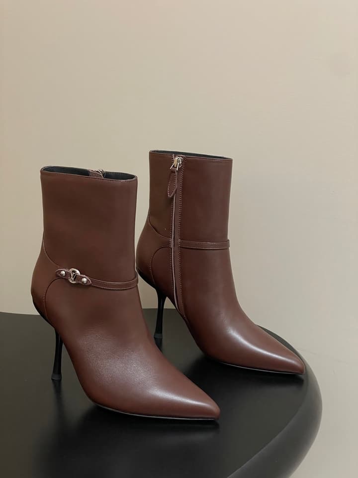 Louis Vuitton Legacy Pointed-Toe Ankle Boots – 25SS