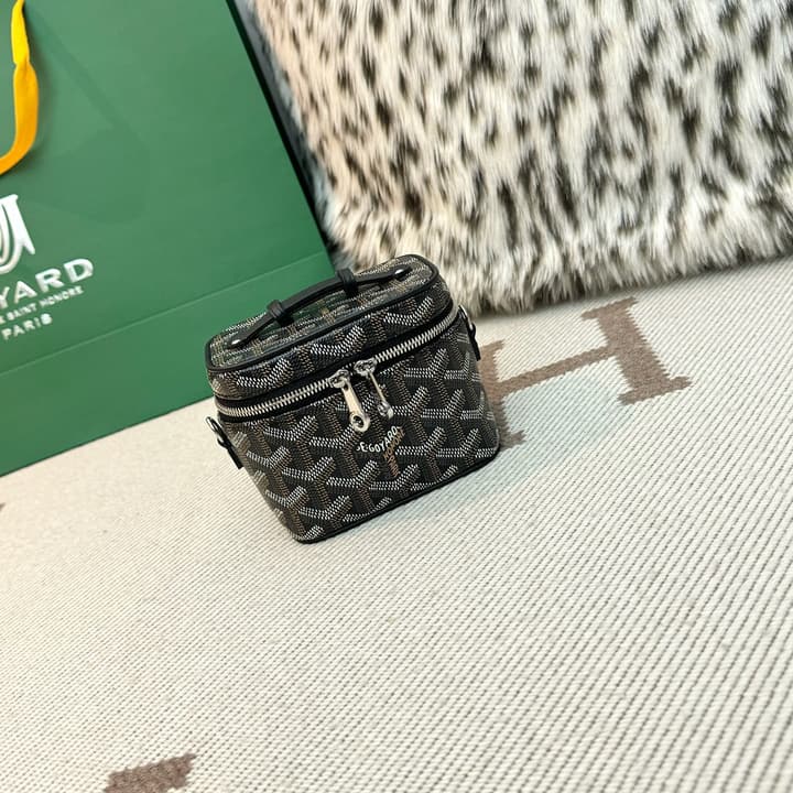 Goyard Muse Vanity Ultra Mini Cosmetic Bag in Blue