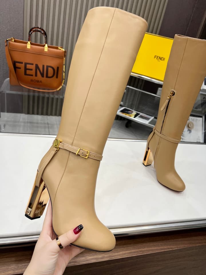 Fendi Delfina Runway Round Toe Boots in Black Leather Boots