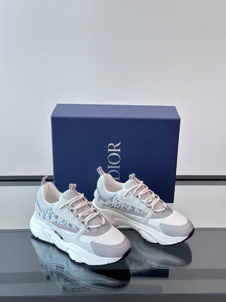 Dior B22 Retro Jogging Sneakers in Black And White Oblique