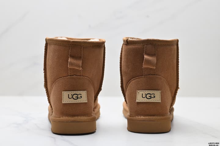 UGG Classic Ultra Mini Platform Snow Boots in Chestnut