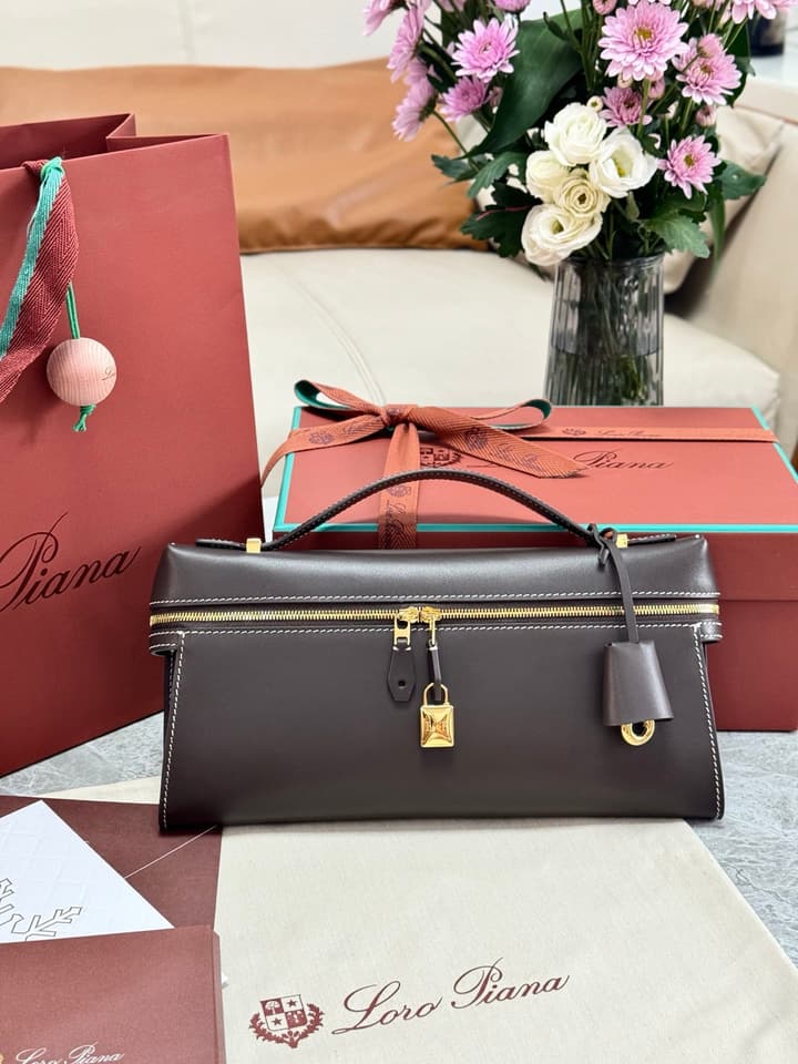 Loro Piana Extra Clutch L29 in Black Leather