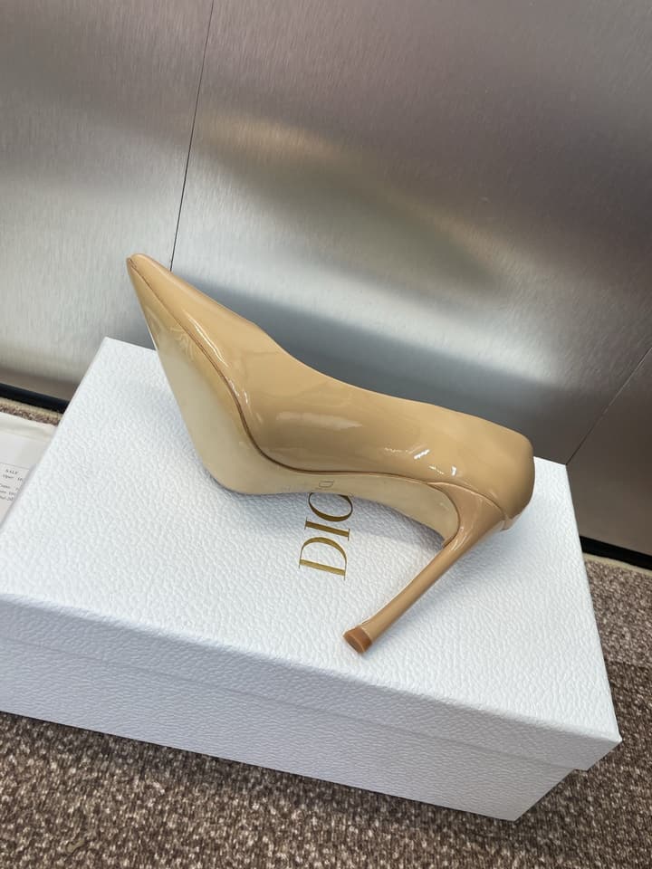 Dior CD Logo Pointed Toe Pumps – 2025 Spring/Summer Haute Couture Collection in Shiny Black Flat