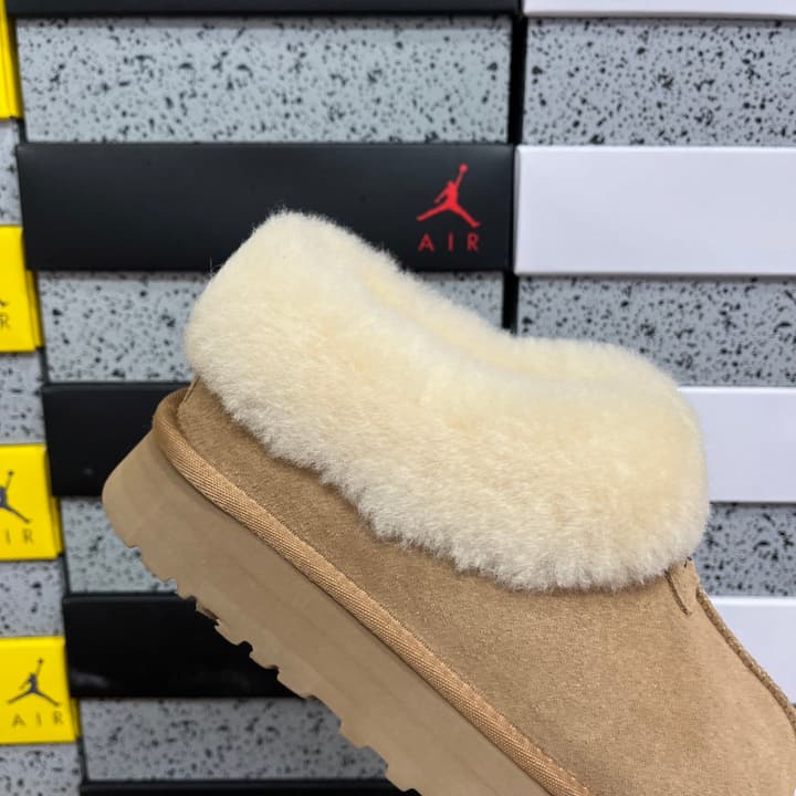 UGG Thick-Soled Low-Cut Fur Snow Boots in Olive Suede Patterned Trim