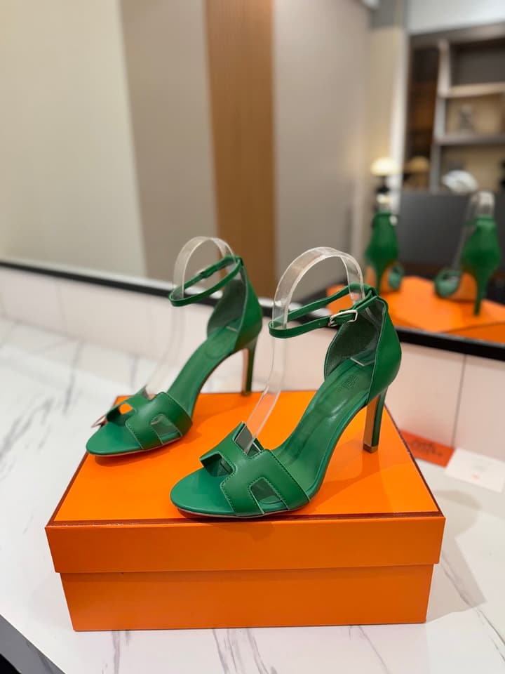 Hermès Classic Smooth Cowhide Pumps – 9cm in Caramel Brown