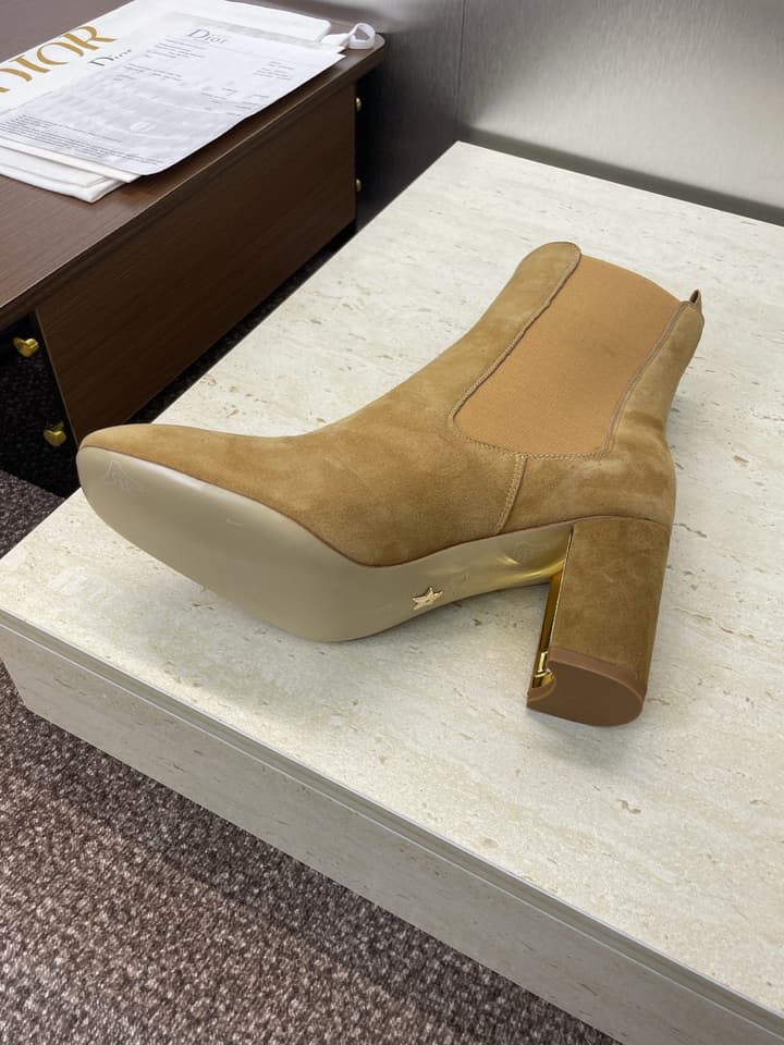 Dior D-Art Chunky Heel Chelsea Ankle Boots – 2025FW in Black Suede