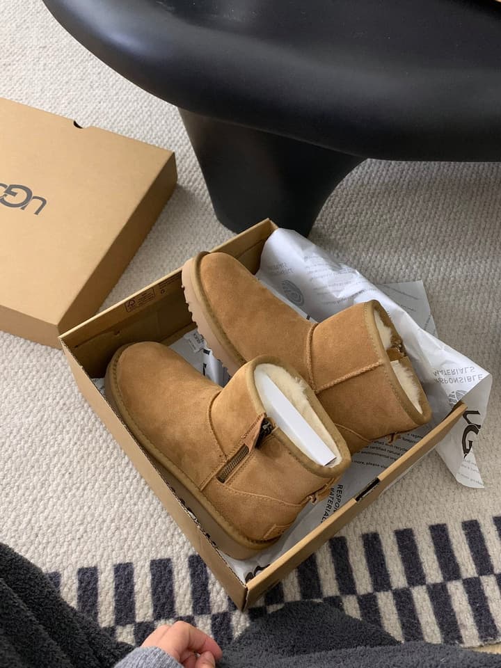UGG Zipper Classic Thin-Soled Boots in Chestnut