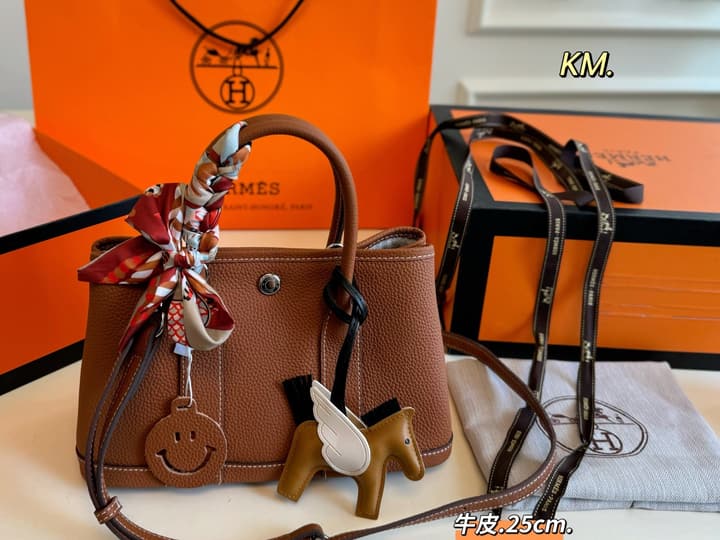 Hermès Garden Tote Bag in Black