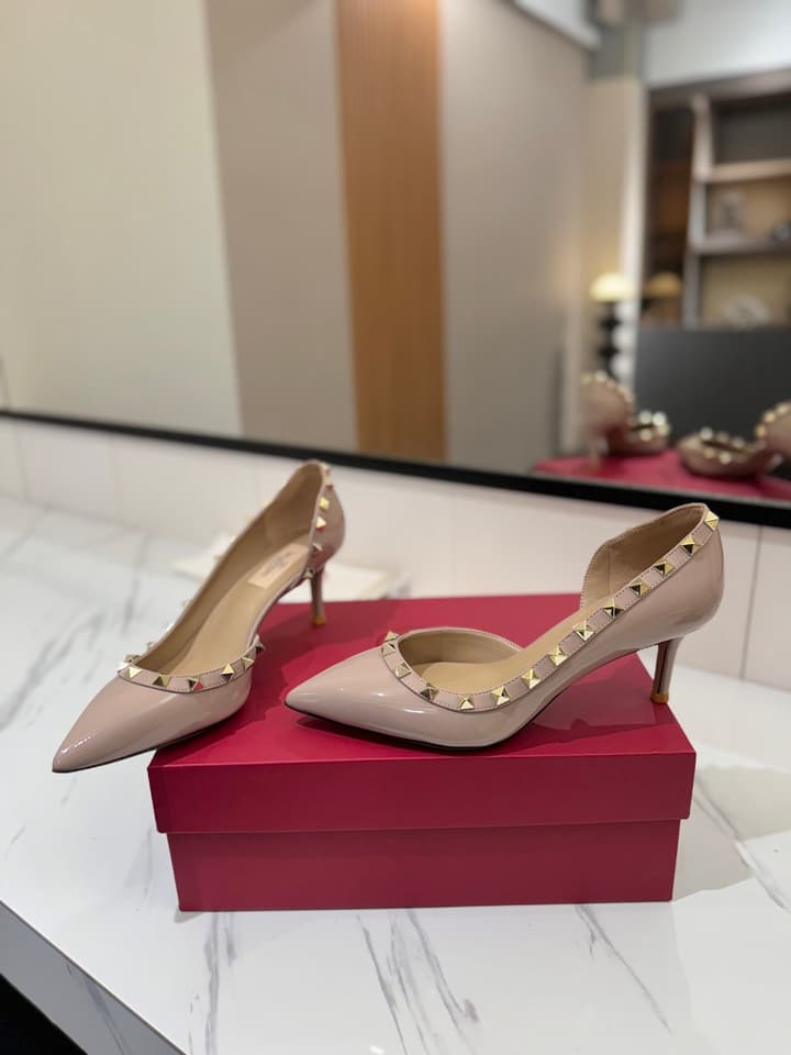 Valentino Rivet Classic Pumps in Black Patent
