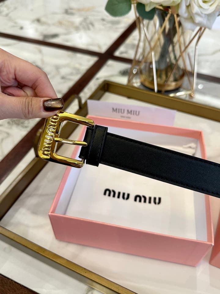 Miu Miu Classic Leather Belt – 3.0cm in Black With Gold Buckle