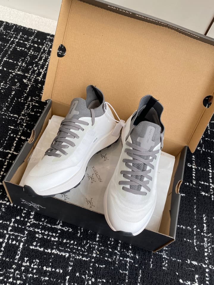 Arc'teryx Konseal Lt Hiking Shoes in All White