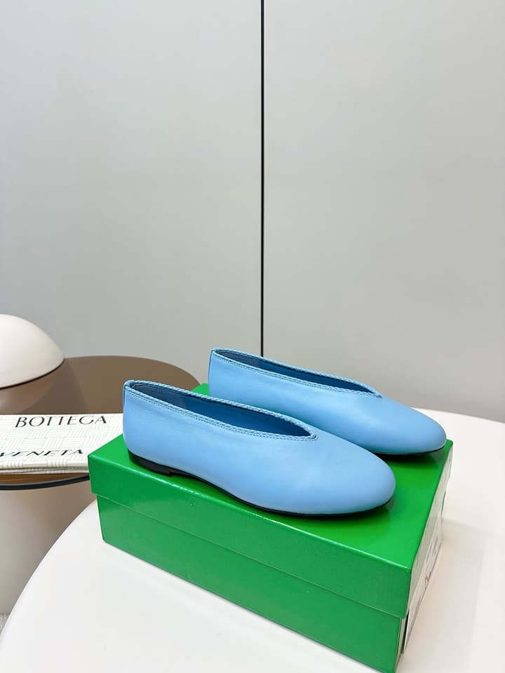 Bottega Veneta Woven Flats – 2025 Collection in Black