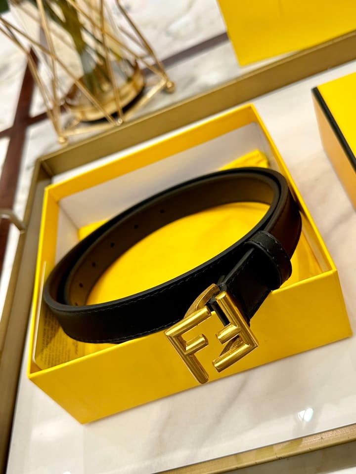 Fendi Classic Leather Belt – 2.5cm in Black Leather With Antique Gold Buckle