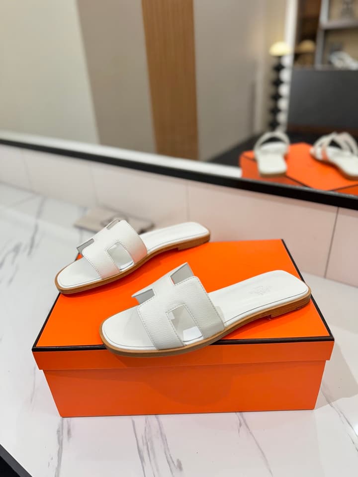 Hermès Classic Epsom Leather Loafers in Green