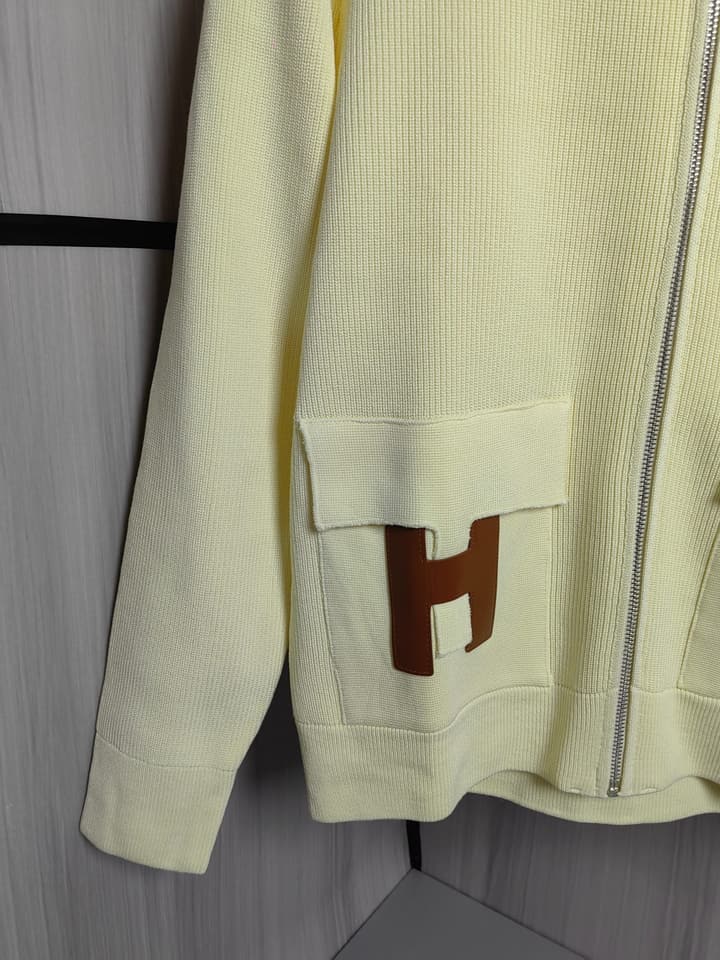 Hermès Unisex Wool-Blend Knit Cardigan – Autumn/Winter in Black With Orange H Pockets