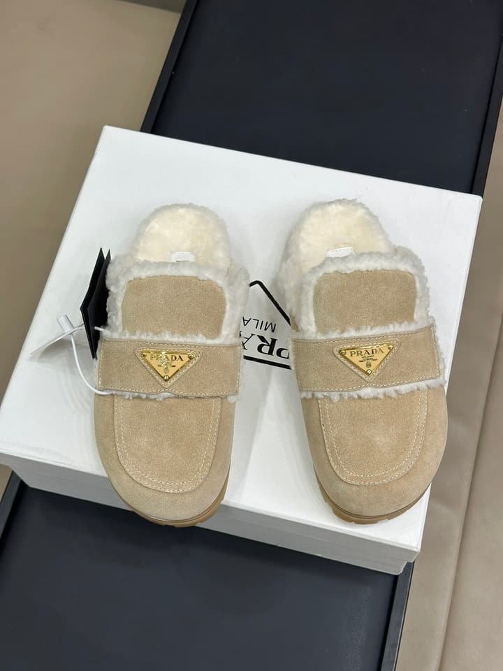 Prada FW24 Suede Fur Slippers – FW24 in Beige Suede