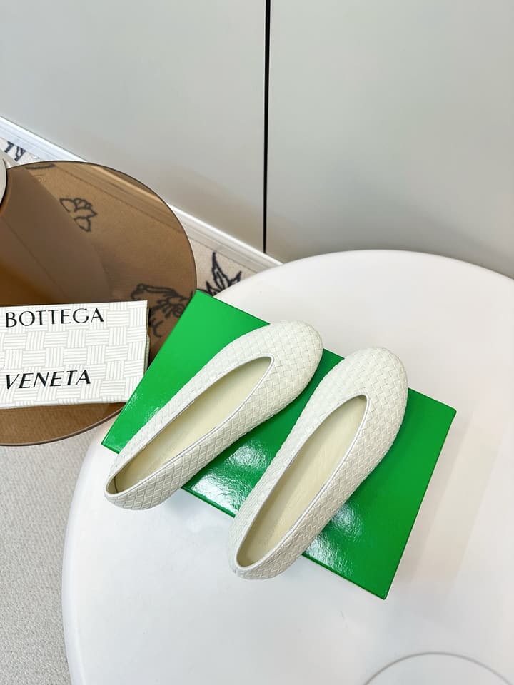 Bottega Veneta 2025 Woven Flat Shoes in Dark Brown